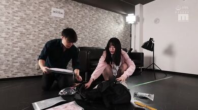 夏●ミ帰り相部屋NTR　一绪にイベントを手伝ってくれたオタク友达が喰い込み卑猥コスを褒めてくれたからー　ラブホでコスプレ中出し絶伦性交 葵いぶき